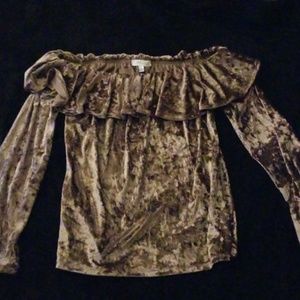 Women's off the shoulder shirt.....New with tags!!